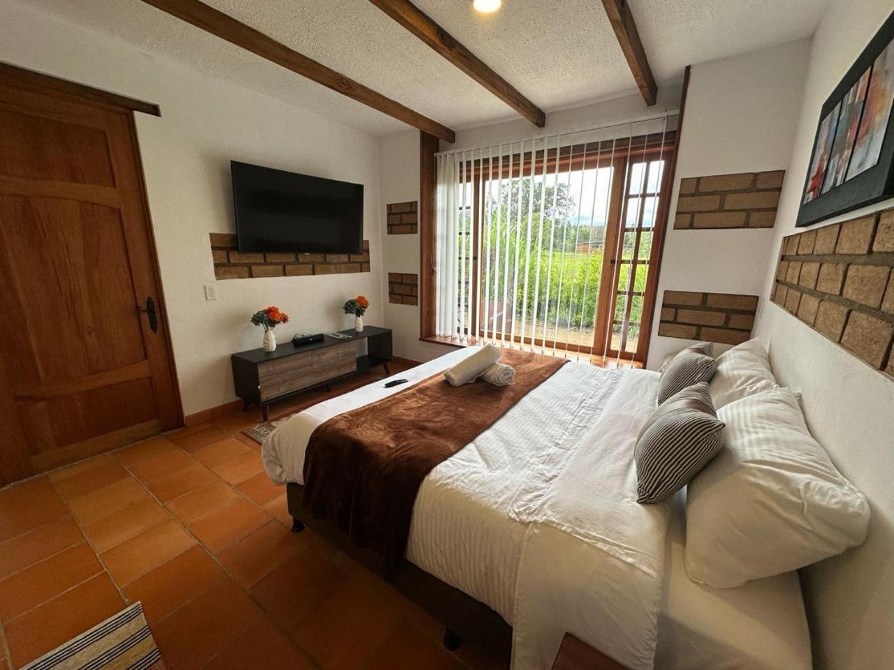 Pliosaurio Campestre Hotel *