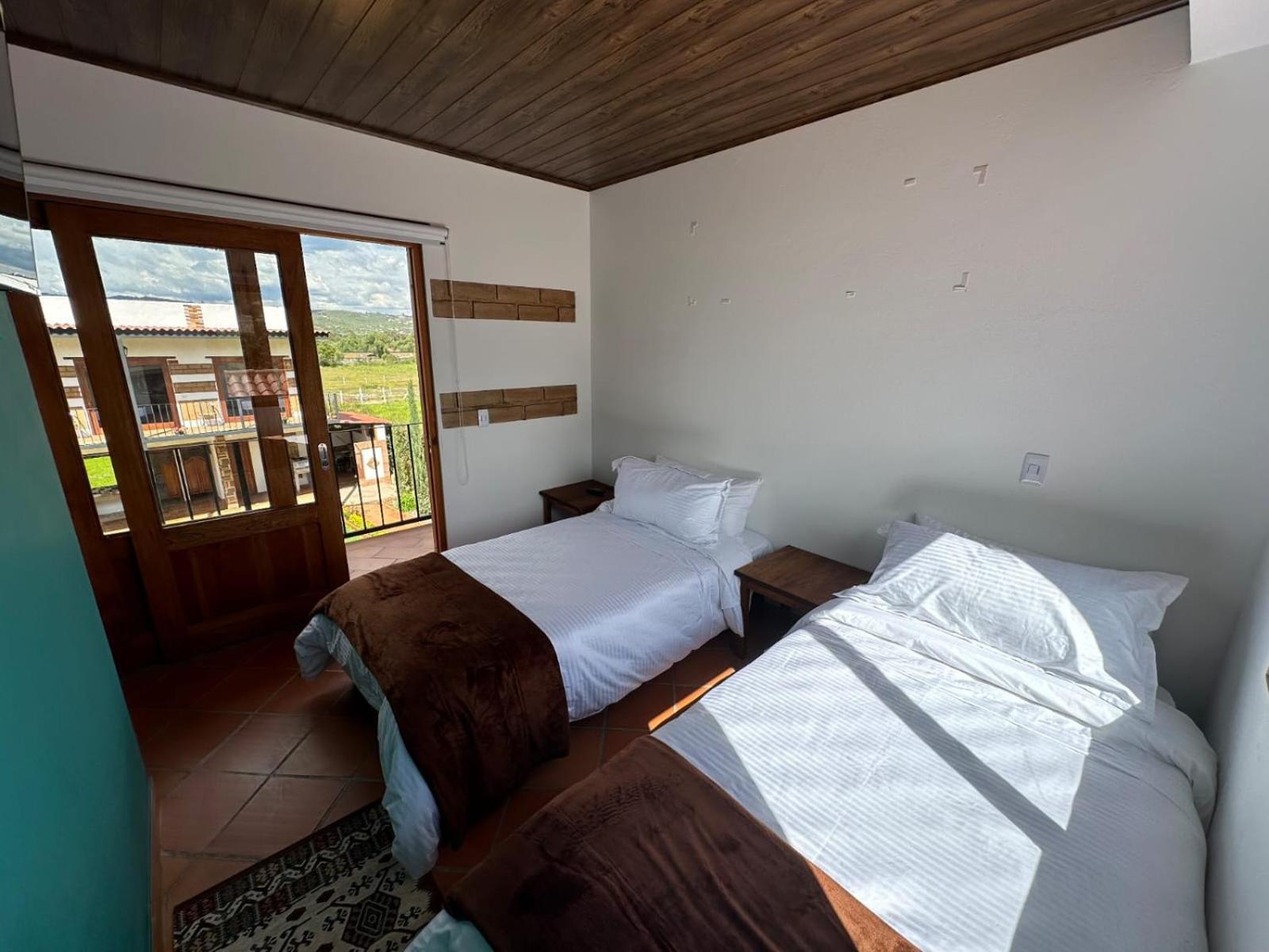 Pliosaurio Campestre Hotel *